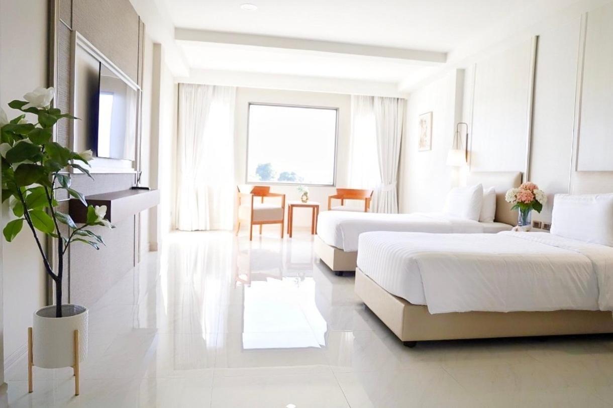 The Navy House Hotel สัตหีบ ภายนอก รูปภาพ
