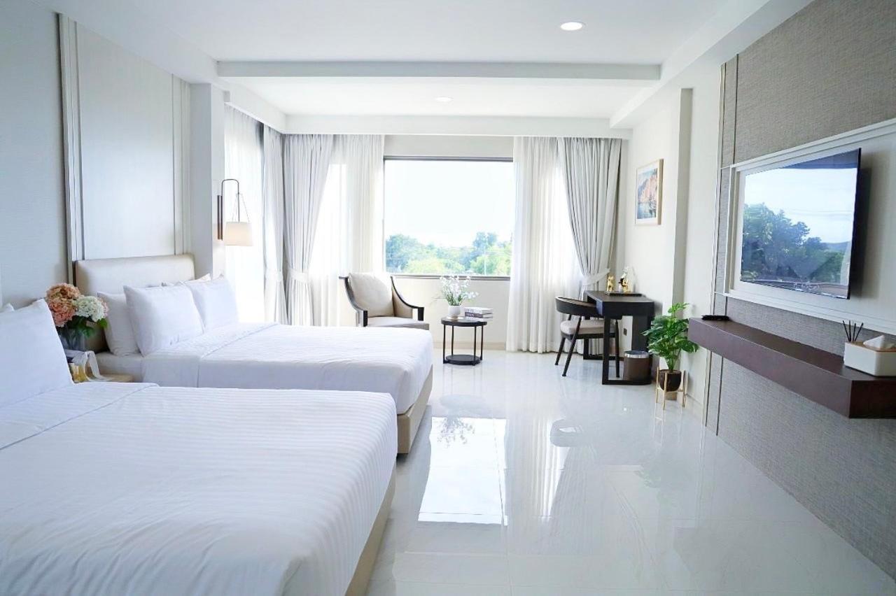 The Navy House Hotel สัตหีบ ภายนอก รูปภาพ