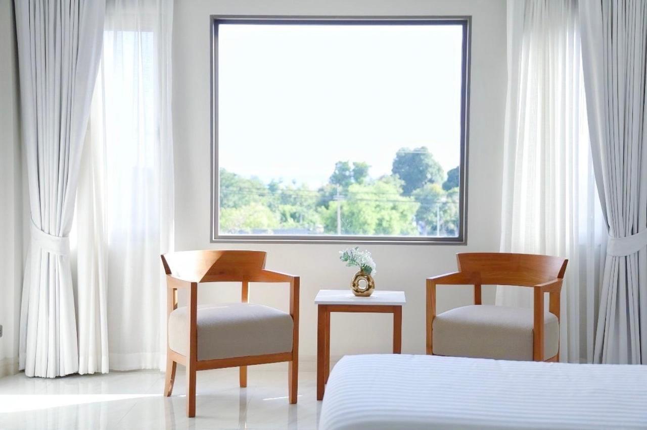 The Navy House Hotel สัตหีบ ภายนอก รูปภาพ