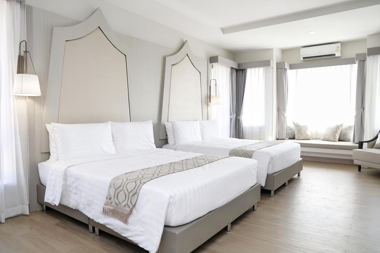 The Navy House Hotel สัตหีบ ภายนอก รูปภาพ