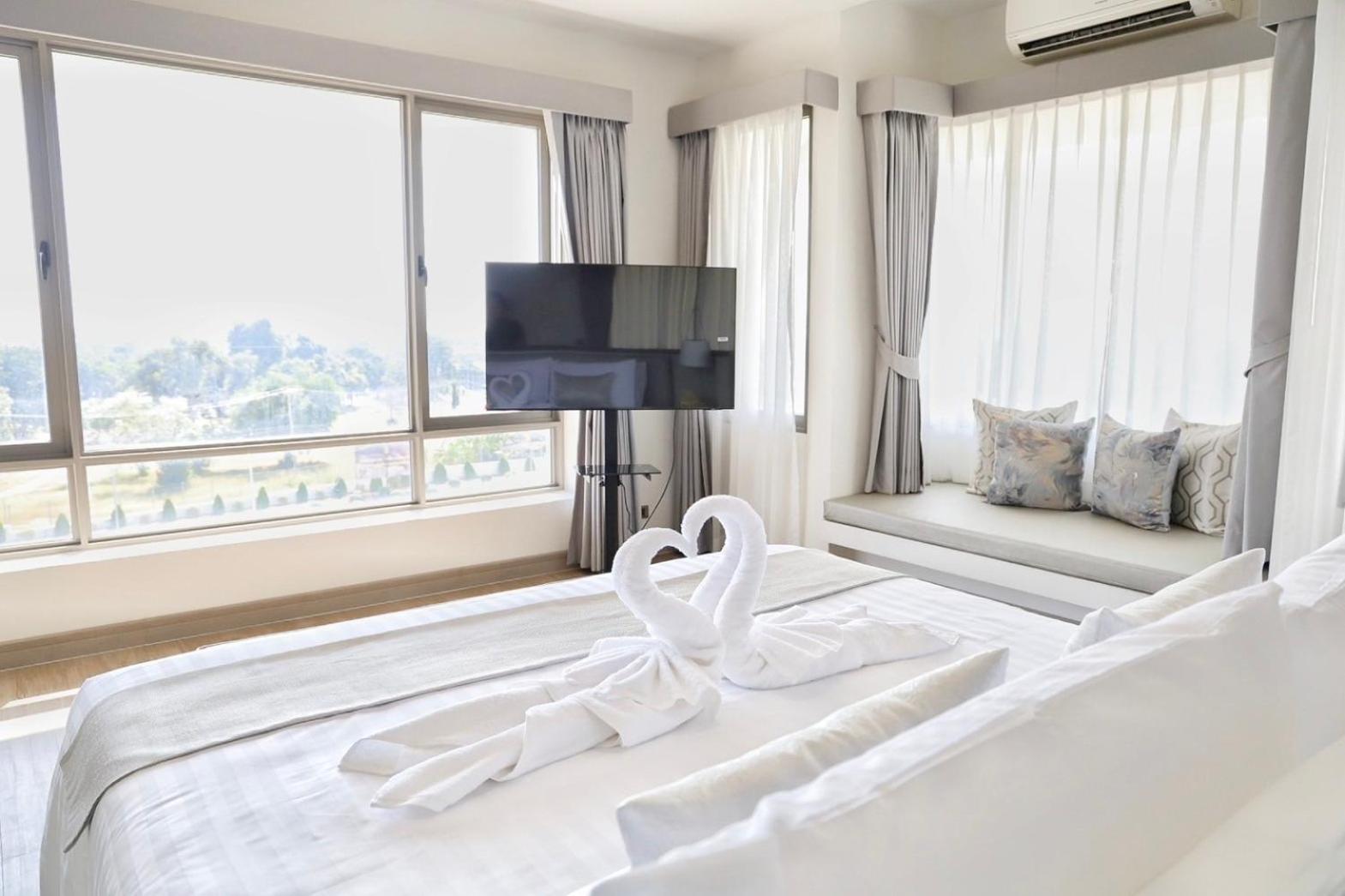 The Navy House Hotel สัตหีบ ภายนอก รูปภาพ