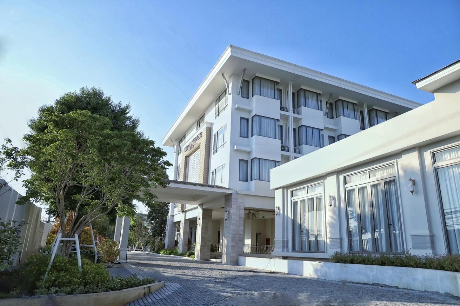 The Navy House Hotel สัตหีบ ภายนอก รูปภาพ