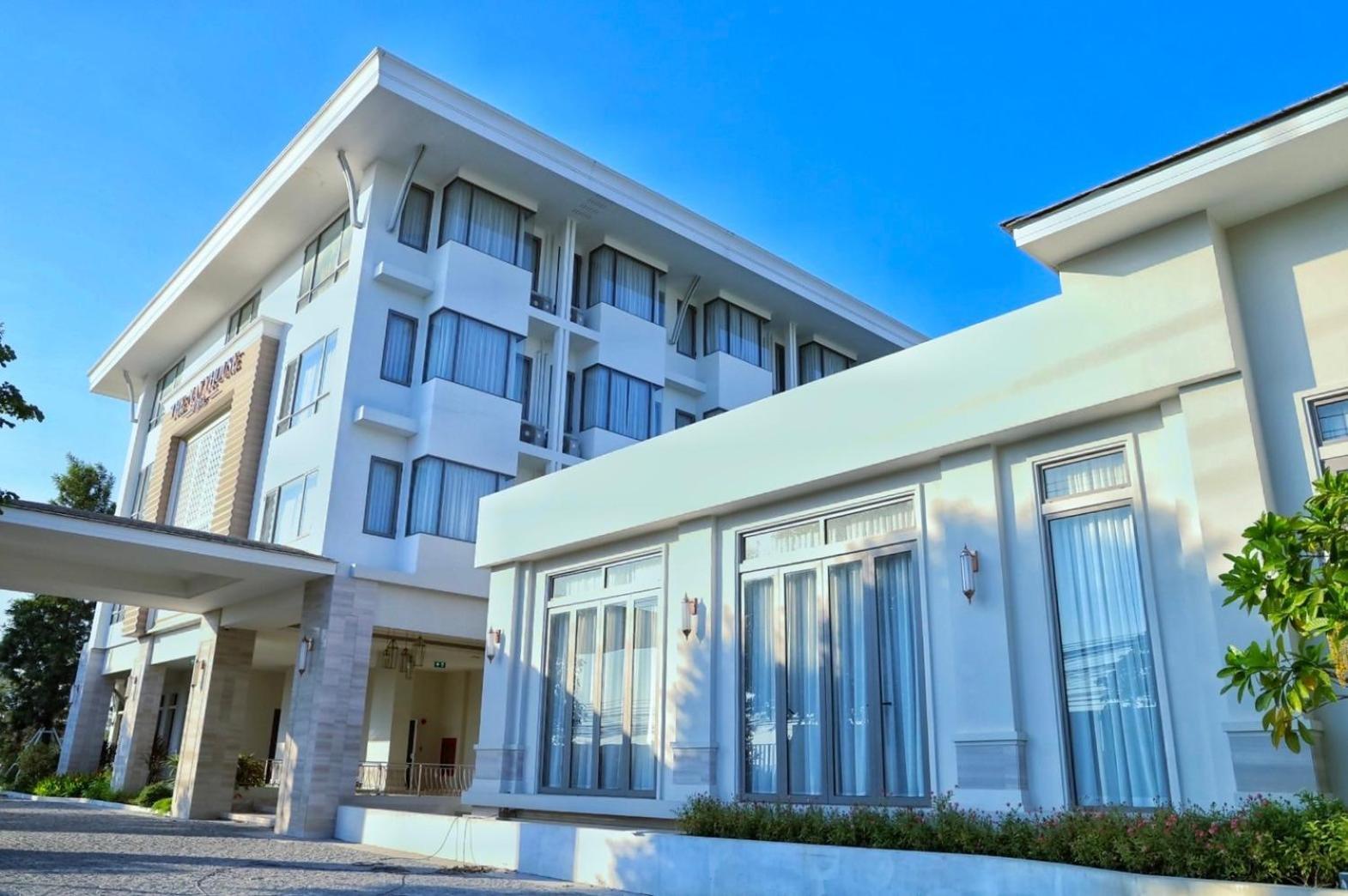 The Navy House Hotel สัตหีบ ภายนอก รูปภาพ